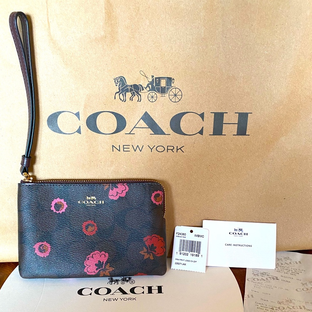 ***SOLD***. NWT AUTHENTIC COACH SIGNATURE FLORAL WRISTLET